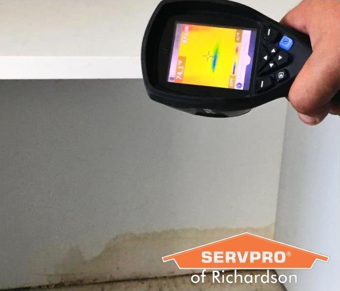 thermal imaging camera finds cold spot on water damaged wall